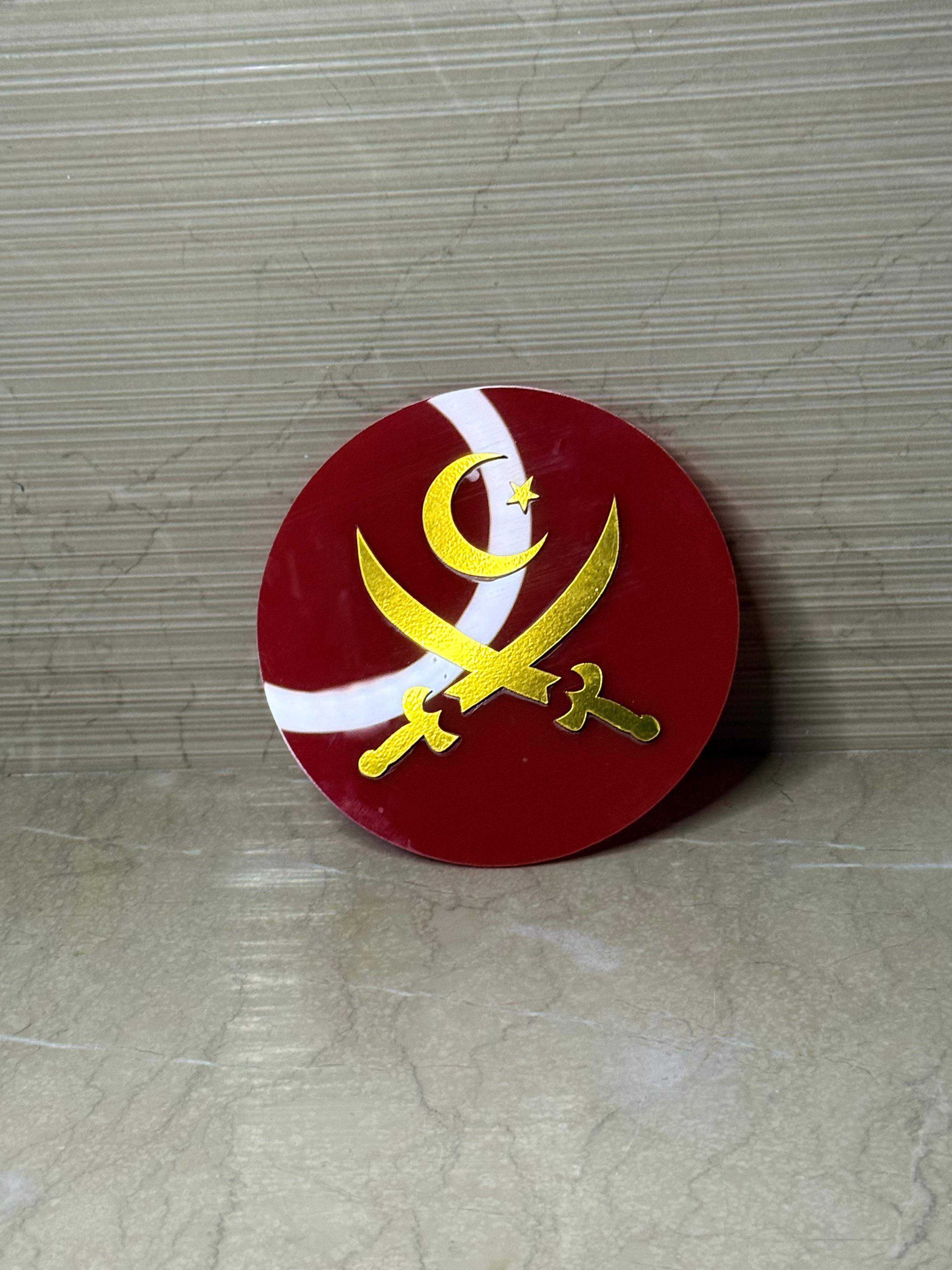 🛡️ Decorative Red Wall Plaque 🌙✨ with Islamic Crescent, Star & Crossed Swords ⚔️ – Elegant Metal Art for Home or Office 🕌