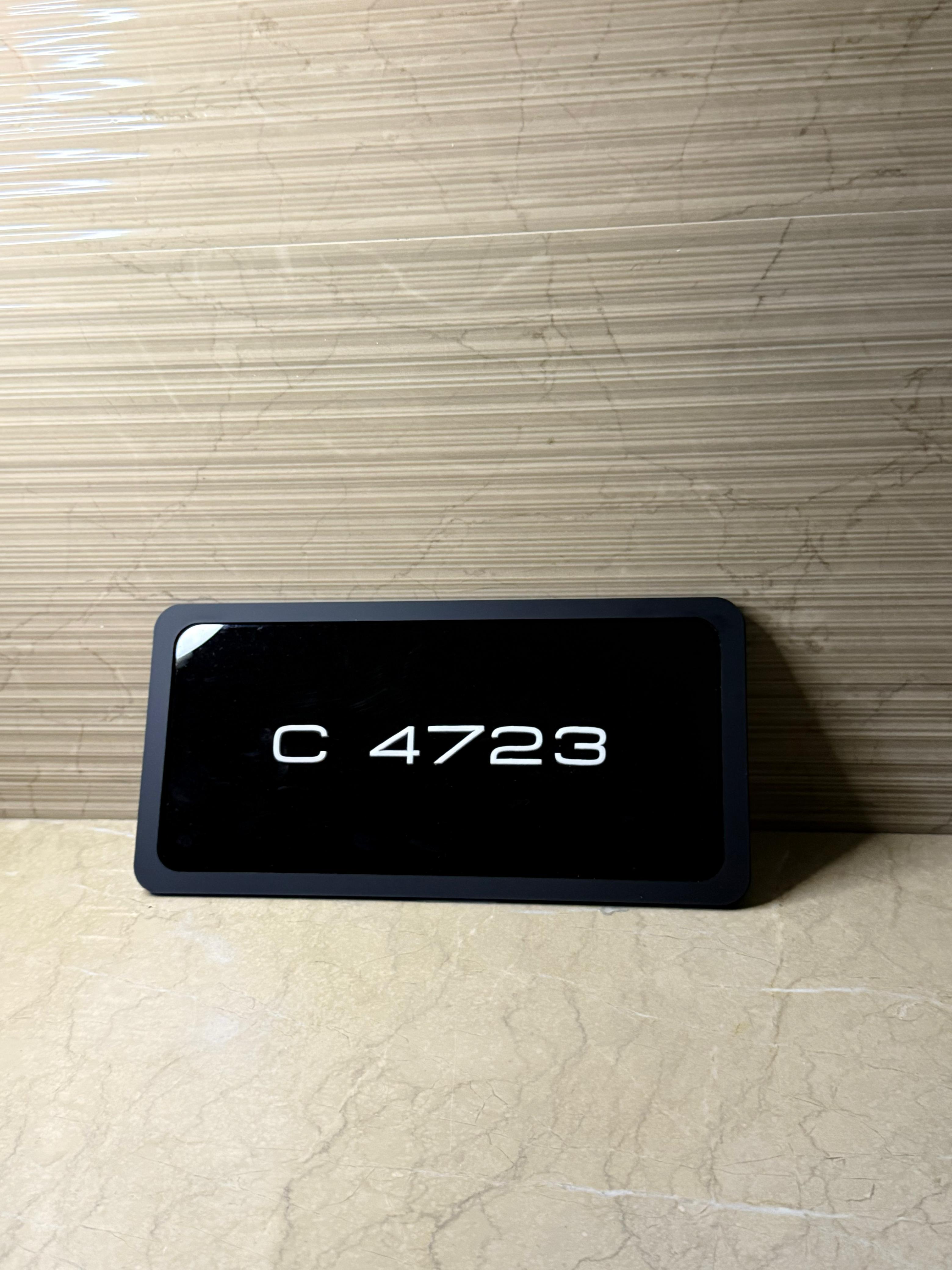 ⬛ Sleek Boder 3D Acrylic Plate – Design in Gloss Black & White